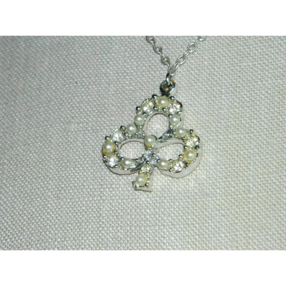 VTG Silver Tone Clear Rhinestone Faux Pearl Irish Clover Pendant Necklace - Picture 3 of 5